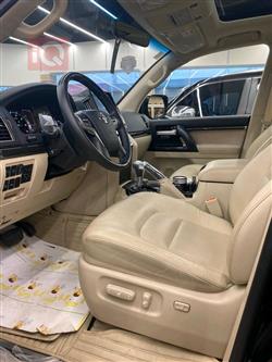 تۆیۆتا لاند کروزەر